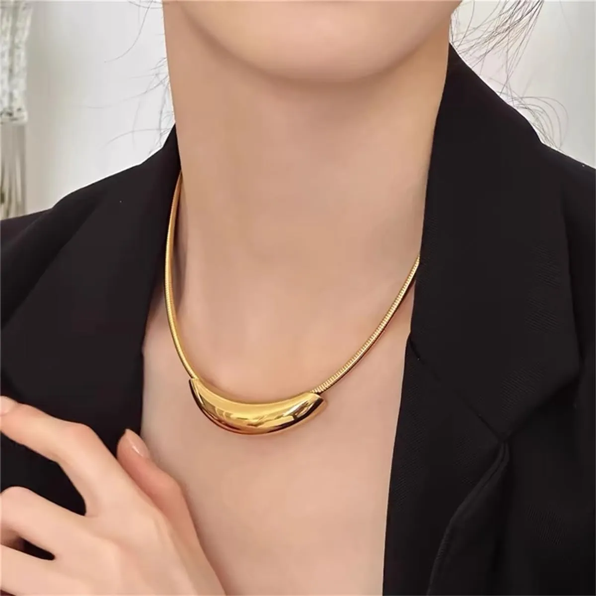Stailess Steel Metal Curved Bar Tube Choker Necklace For Women,Statement Chunky Snake Chain Horizontal Round Tube Jewelry Necklace