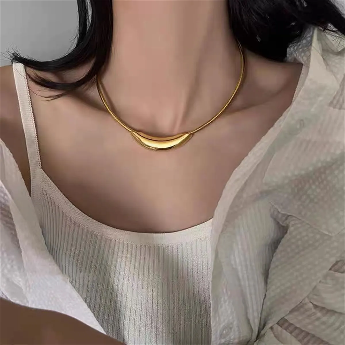 Stailess Steel Metal Curved Bar Tube Choker Necklace For Women,Statement Chunky Snake Chain Horizontal Round Tube Jewelry Necklace