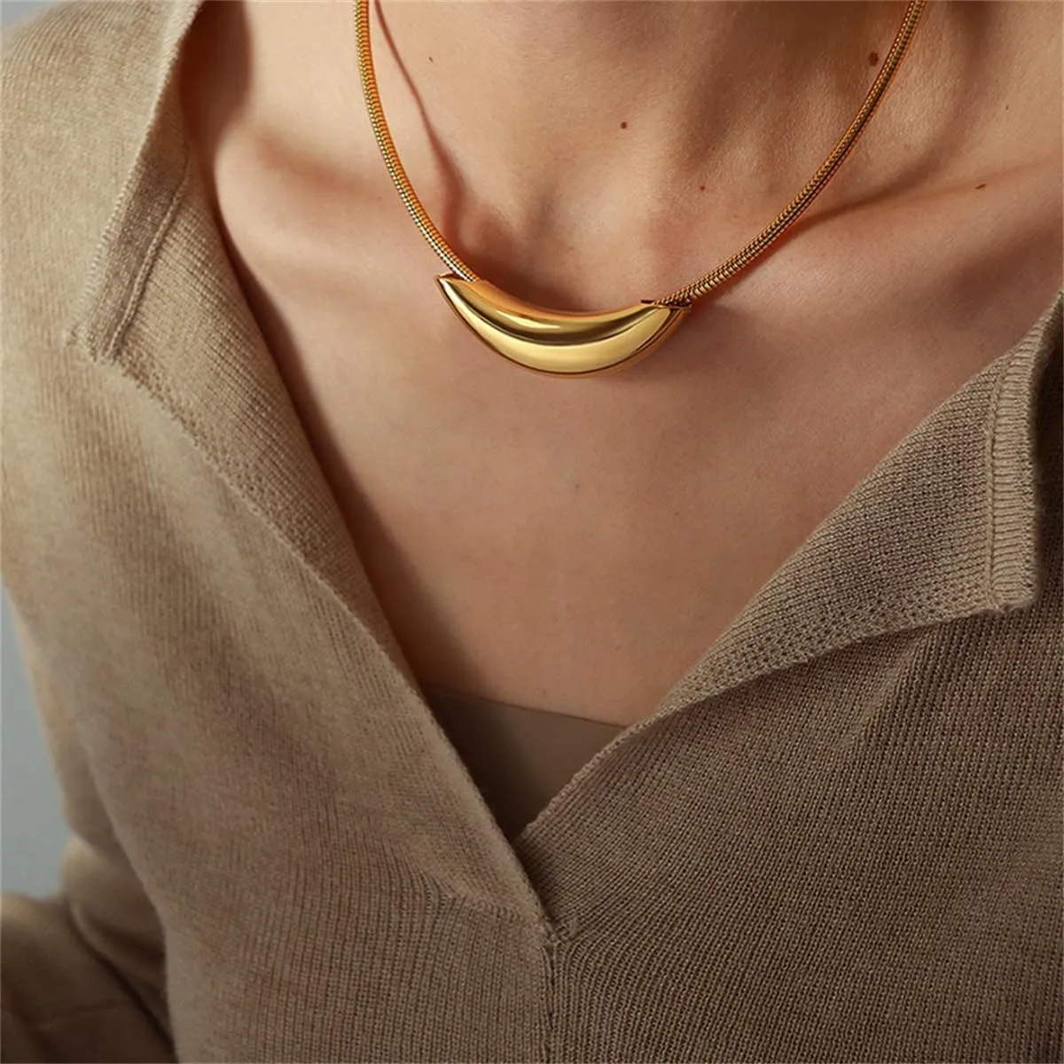 Stailess Steel Metal Curved Bar Tube Choker Necklace For Women,Statement Chunky Snake Chain Horizontal Round Tube Jewelry Necklace
